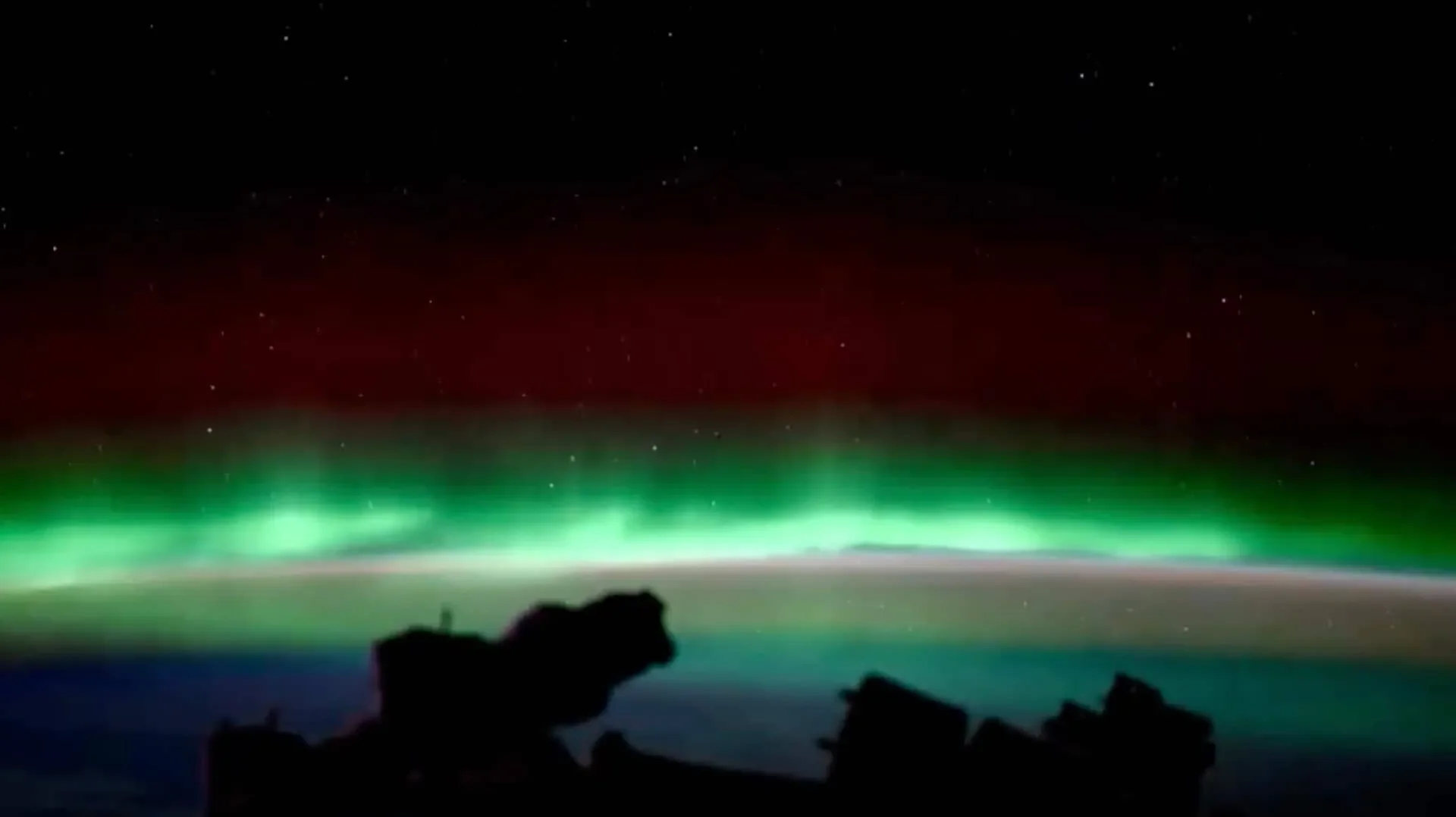 Stunning ISS timelapse captures auroras, meteors and thunderstorms from orbit - 2