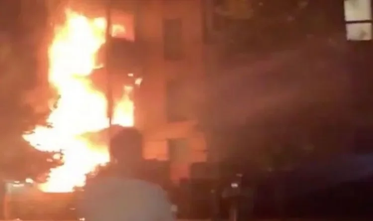 Clapton fire: Huge blaze at block of flats under investigation as column of smoke seen across London - 2
