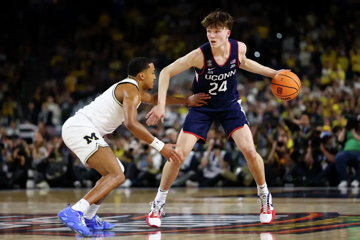 Mullins, projected 1st-round pick, to stay at UConn - 4