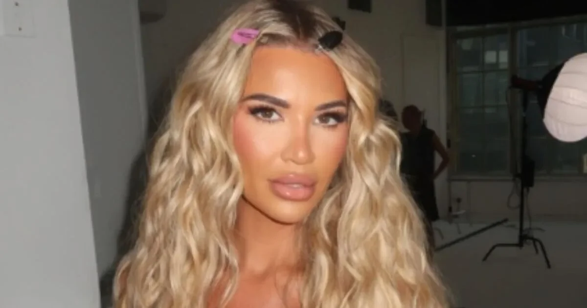 Christine McGuinness 'shares a kiss' with DJ Roxxxan in her Land Rover Defender - two years after first fueling romance rumours on Spanish holiday - 3