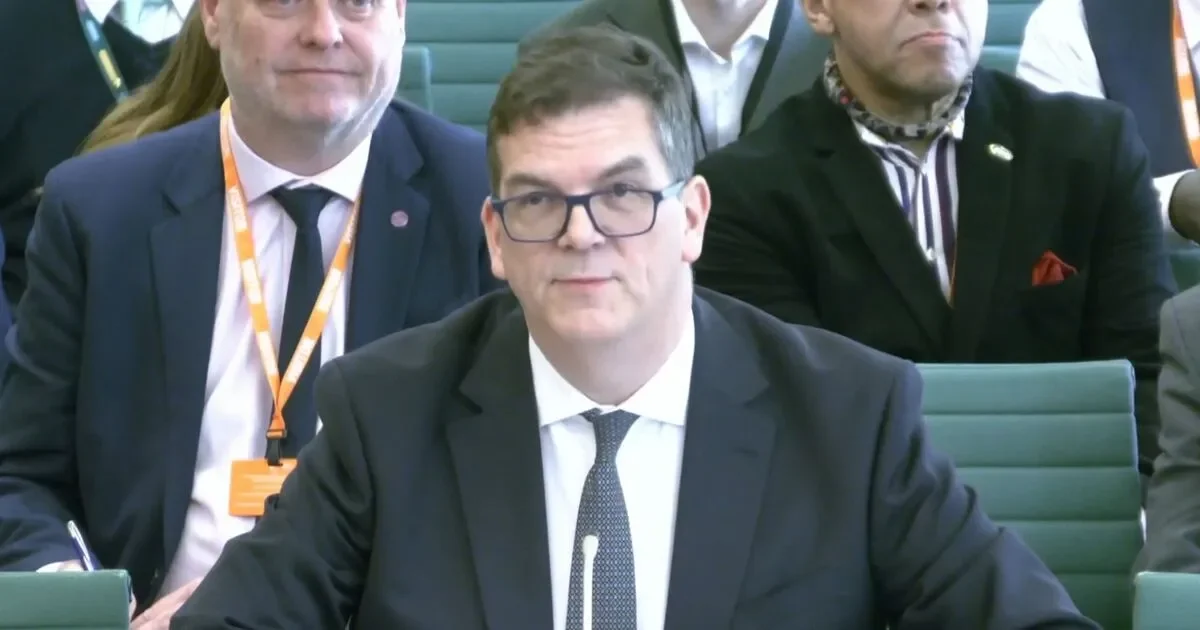 Starmer fighting for political life after bombshell Mandelson and Doyle revelations from Foreign Office chief - 4