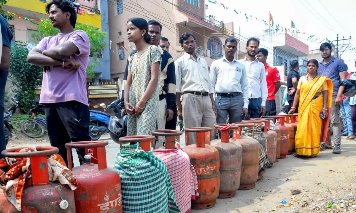 LPG shortage begins to hit Hyderabad’s PGs and hostels, owners fear disruption to meals - 4