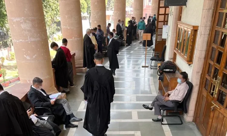 Supreme Court takes up suo motu case to strengthen Bar bodies - 1
