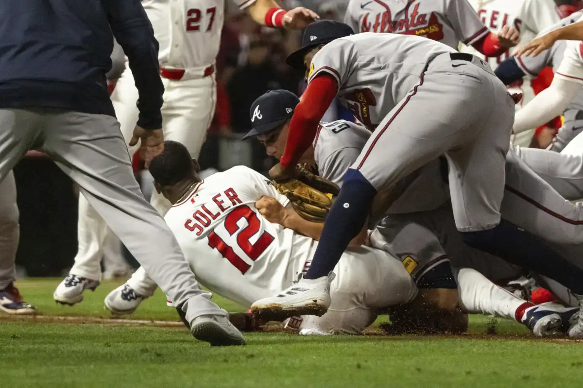 Brawl breaks out in Braves-Angels game with ex-teammates ejected for fighting - 1