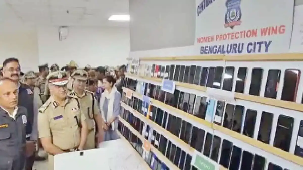 Bengaluru North division police recover 107 stolen mobile phones worth ₹21.4 lakh - 1