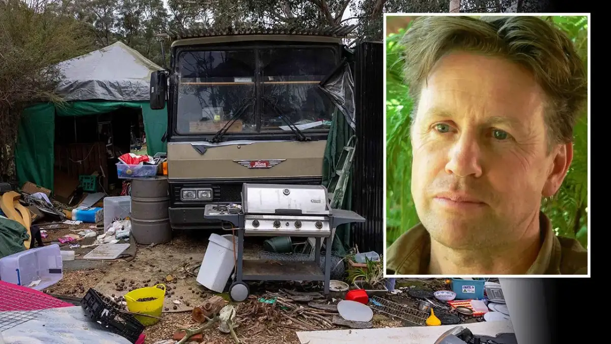 Jake Hall's final hours revealed: The neighbour who desperately tried to save him, what friends say is really to blame... and the five mystery guests he was partying with. FRED KELLY visits site of TOWIE star's tragic death - 4