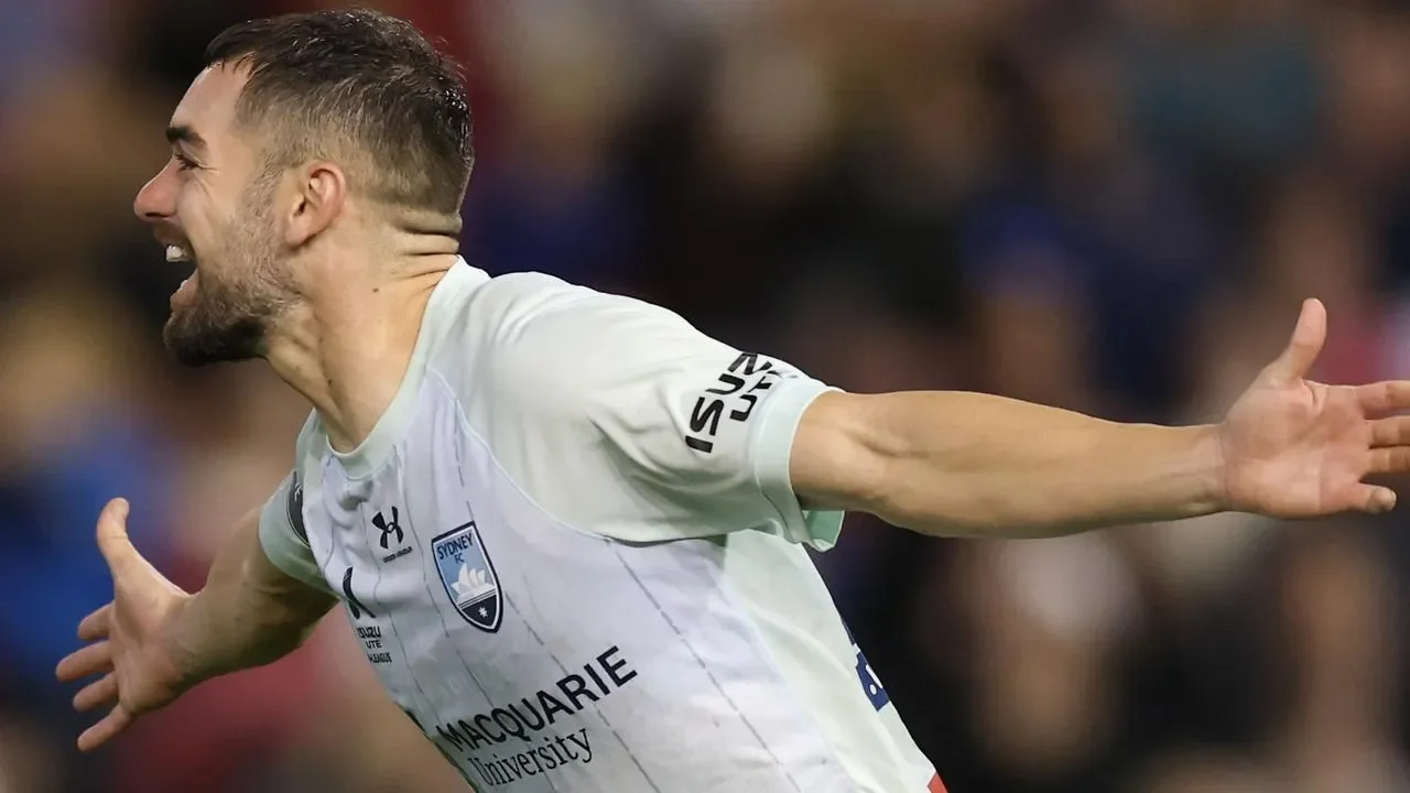 Penalty agony for Newcastle as Sydney FC books place in ALM grand final - 1