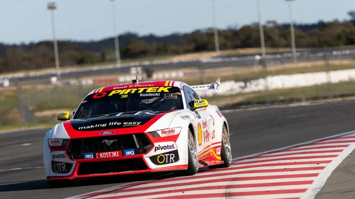 Massive Supercars smash-up as Feeney loses title lead - 2