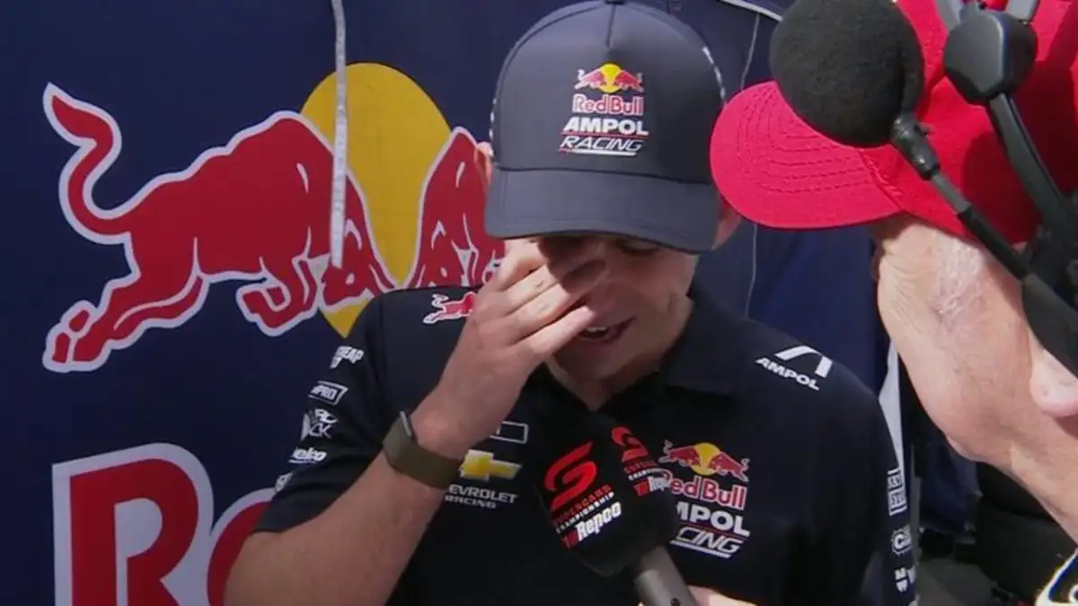 Massive Supercars smash-up as Feeney loses title lead - 1