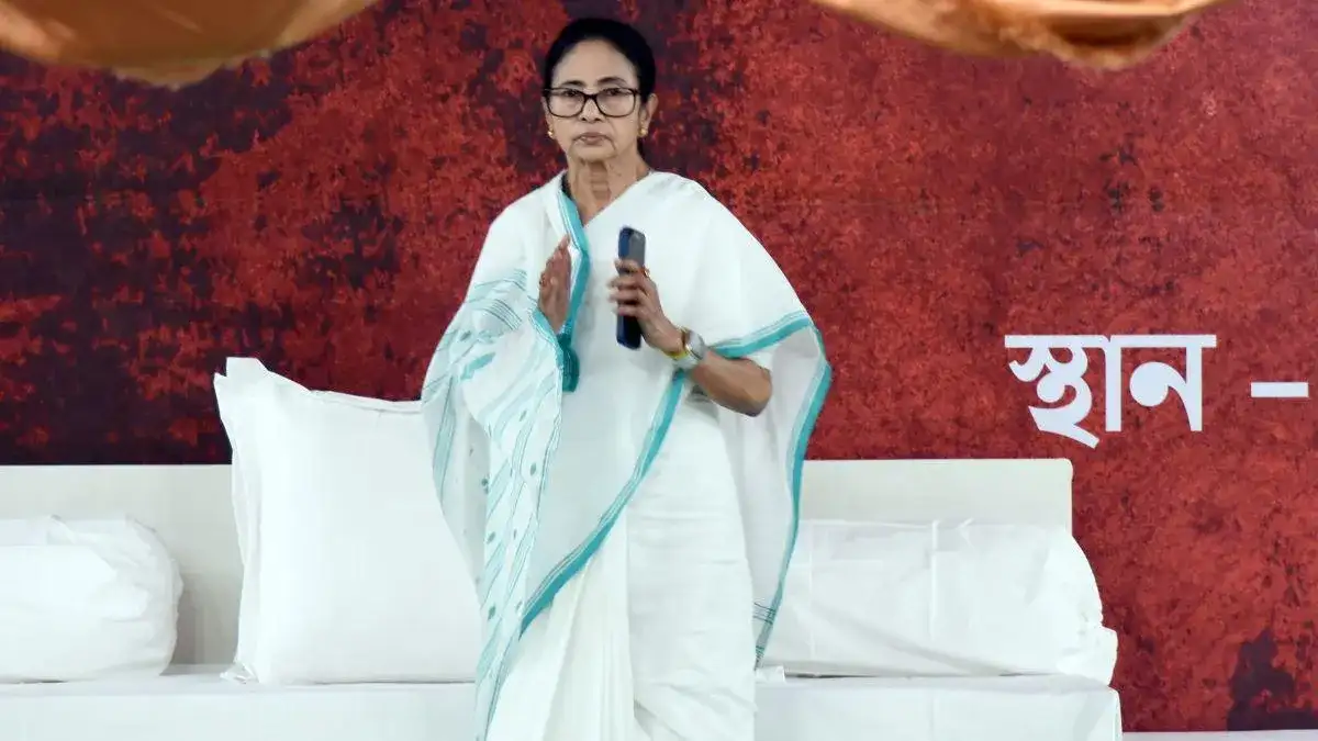 Mamata continues sit-in for second successive day over Bengal voter roll deletions - 1
