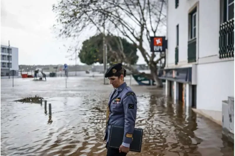 Calls to postpone presidential election as Storm Leonardo lashes Portugal and Spain - 2