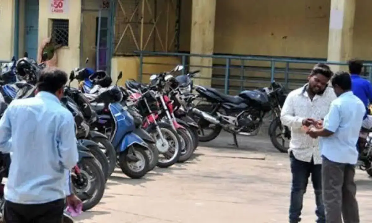 HC Suspends GO Allowing Parking Fee at Theatres - 4