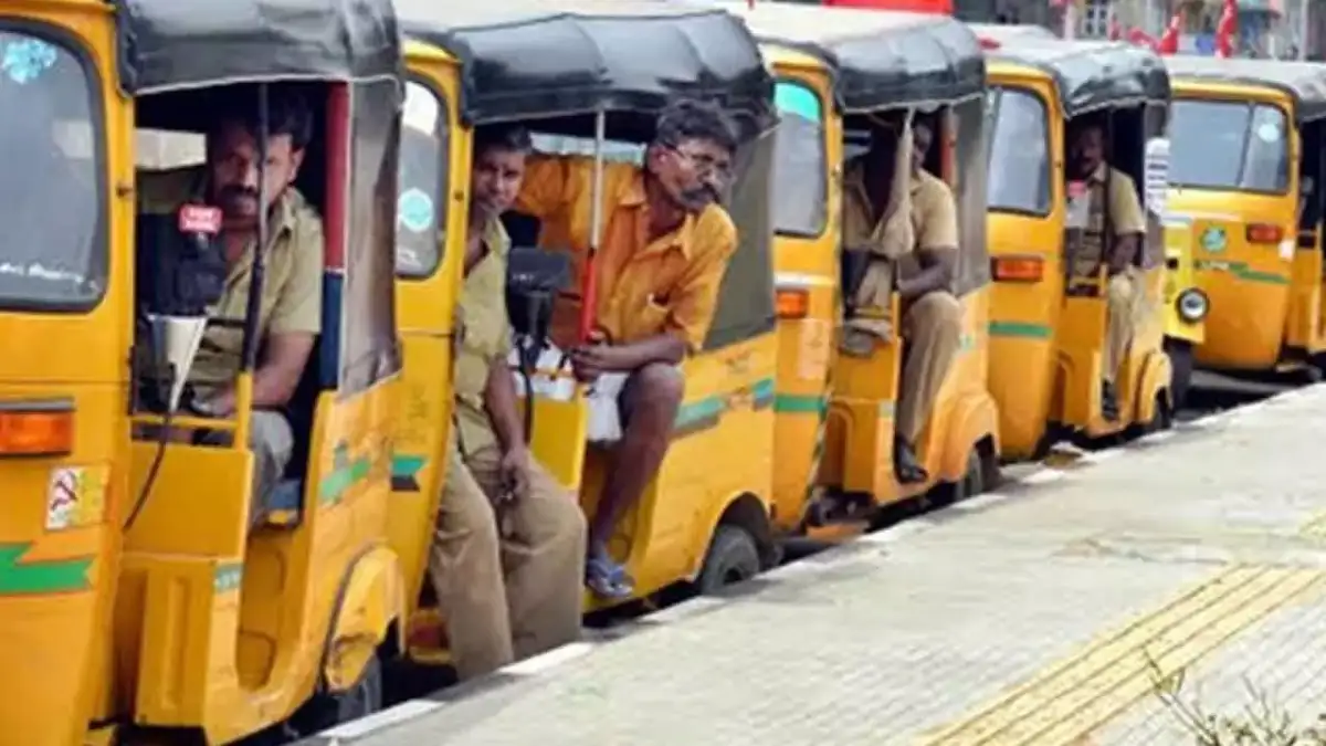 Drivers operating LPG-run autorickshaws fear disruption in supplies; appeal against price hike - 4