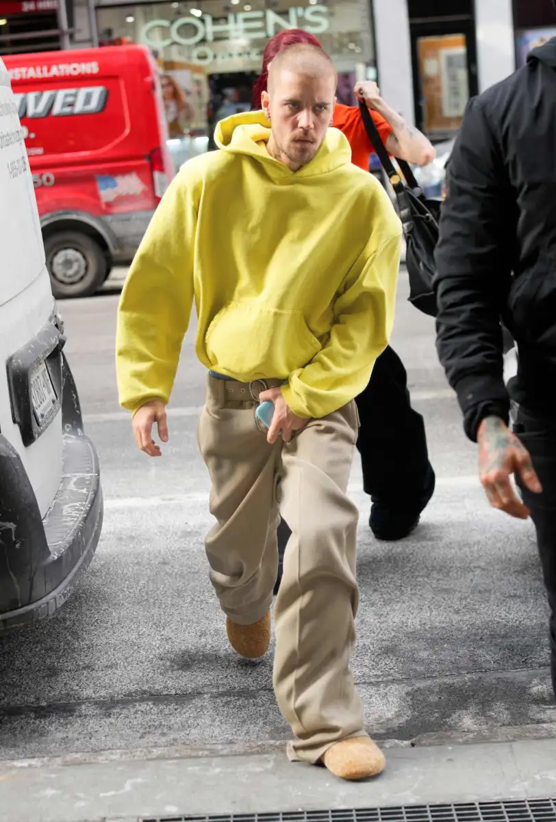 Beauty mogul Hailey Bieber steps out for a breakfast date with husband Justin and pal Kendall Jenner in LA... after discussing $1 BILLION sale of Rhode - 2