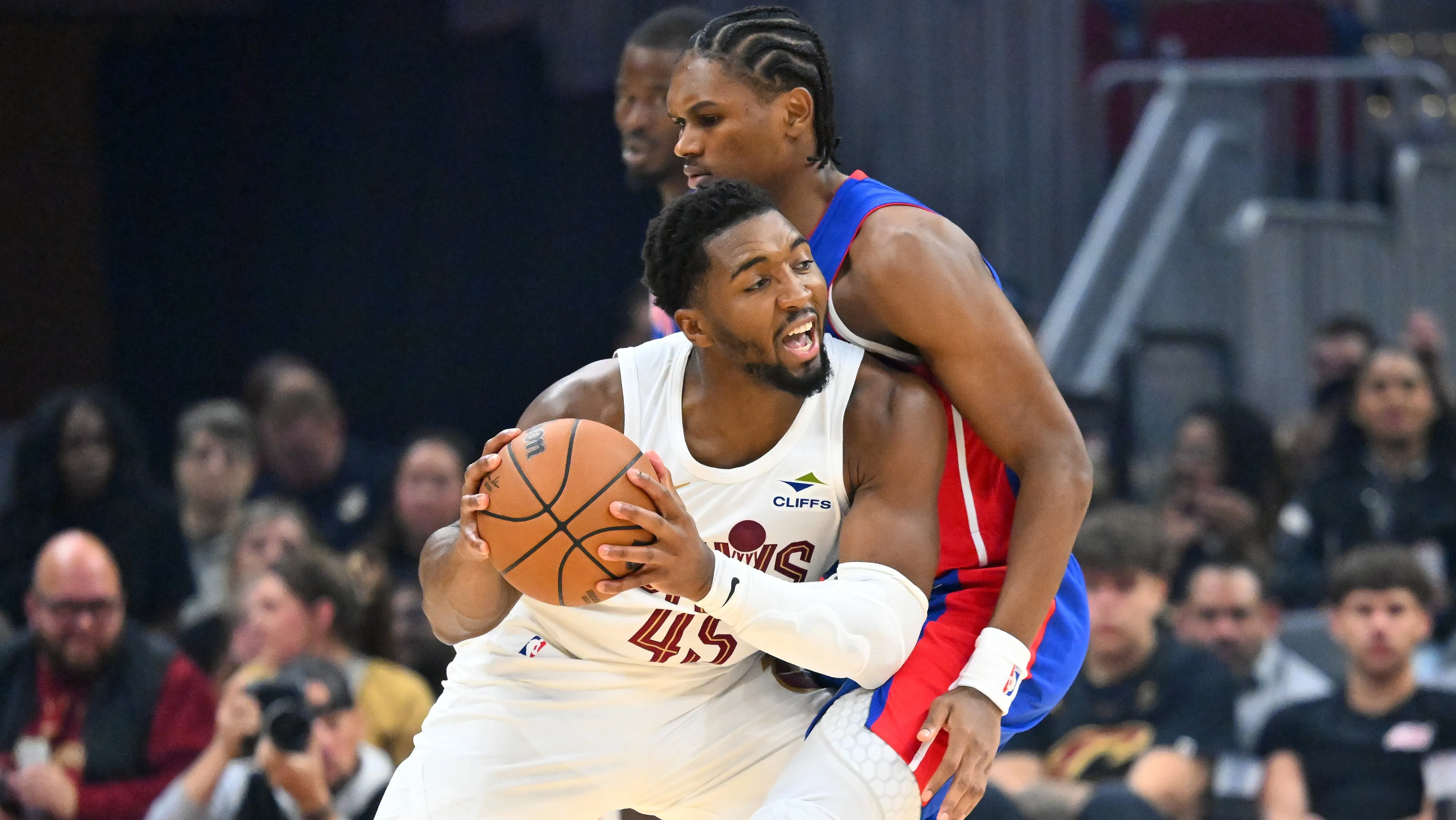 Pistons pull away from Cavs to take Game 1 - 2