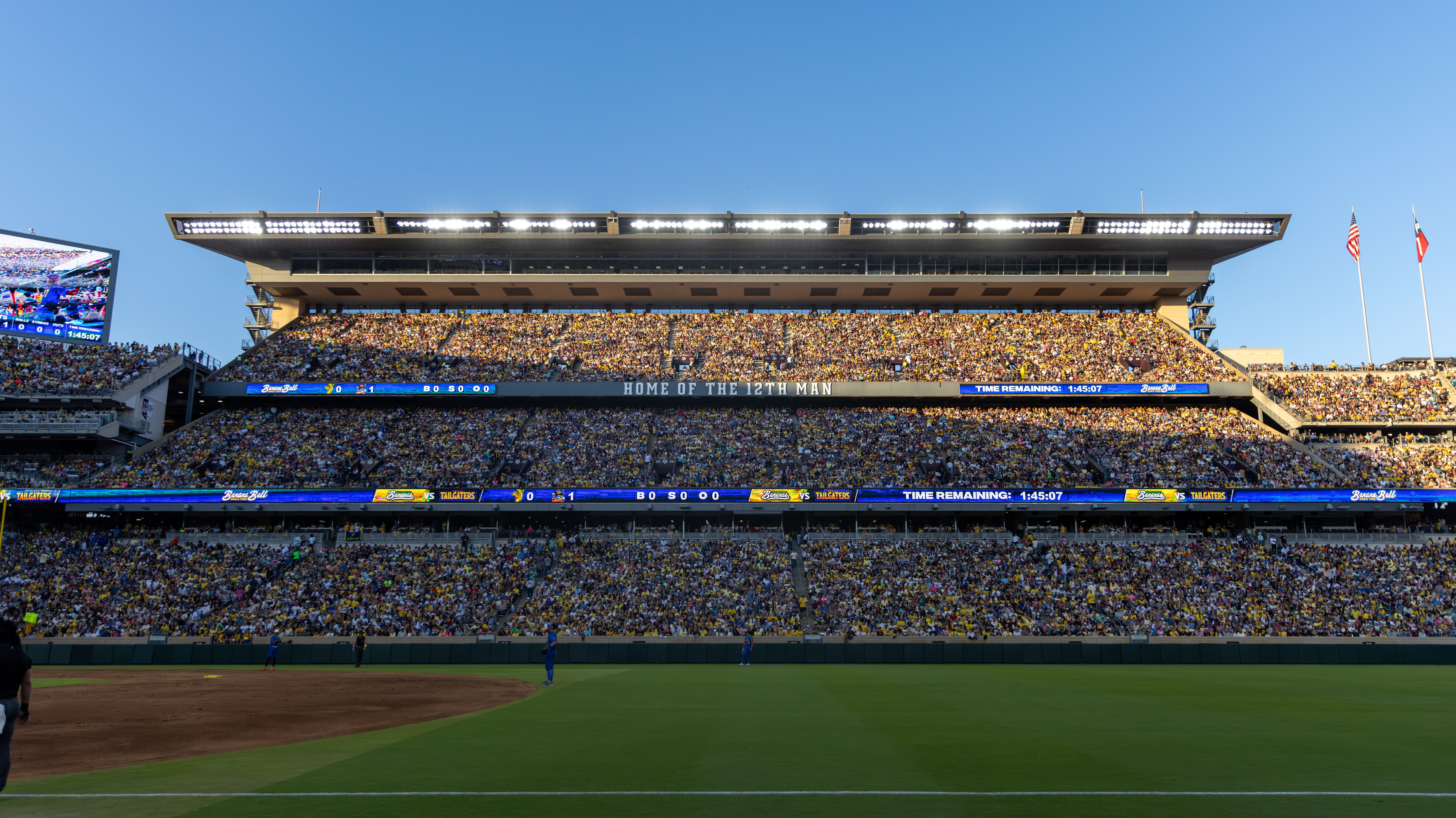 Savannah Bananas pack Kyle Field with 102,000 fans... - 2