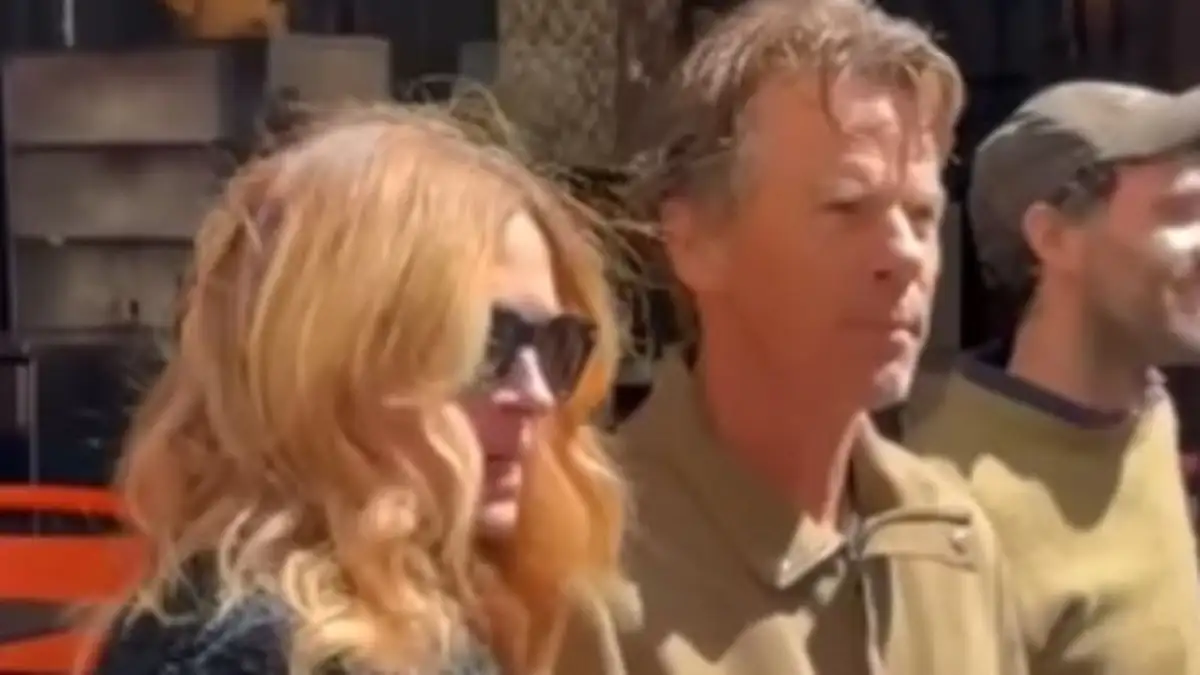 Julia Roberts and husband of over 20 years are spotted on a rare date night in NYC - 1