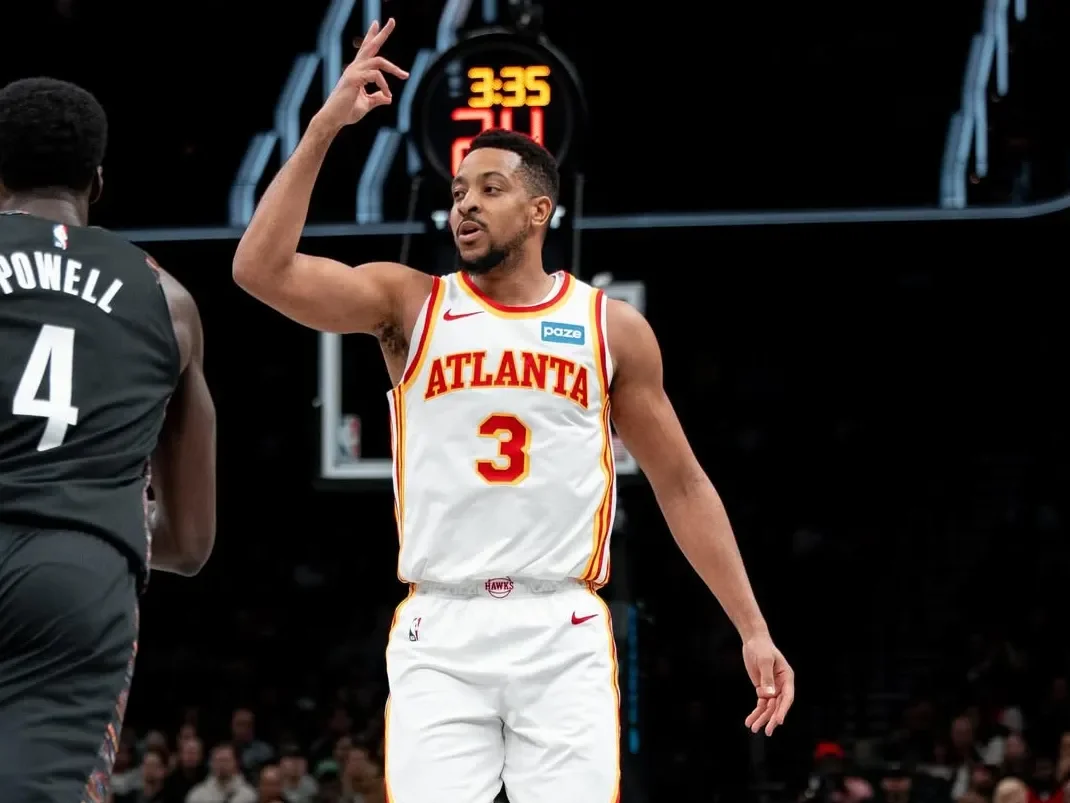 McCollum plays MSG villain as Hawks tie series - 2