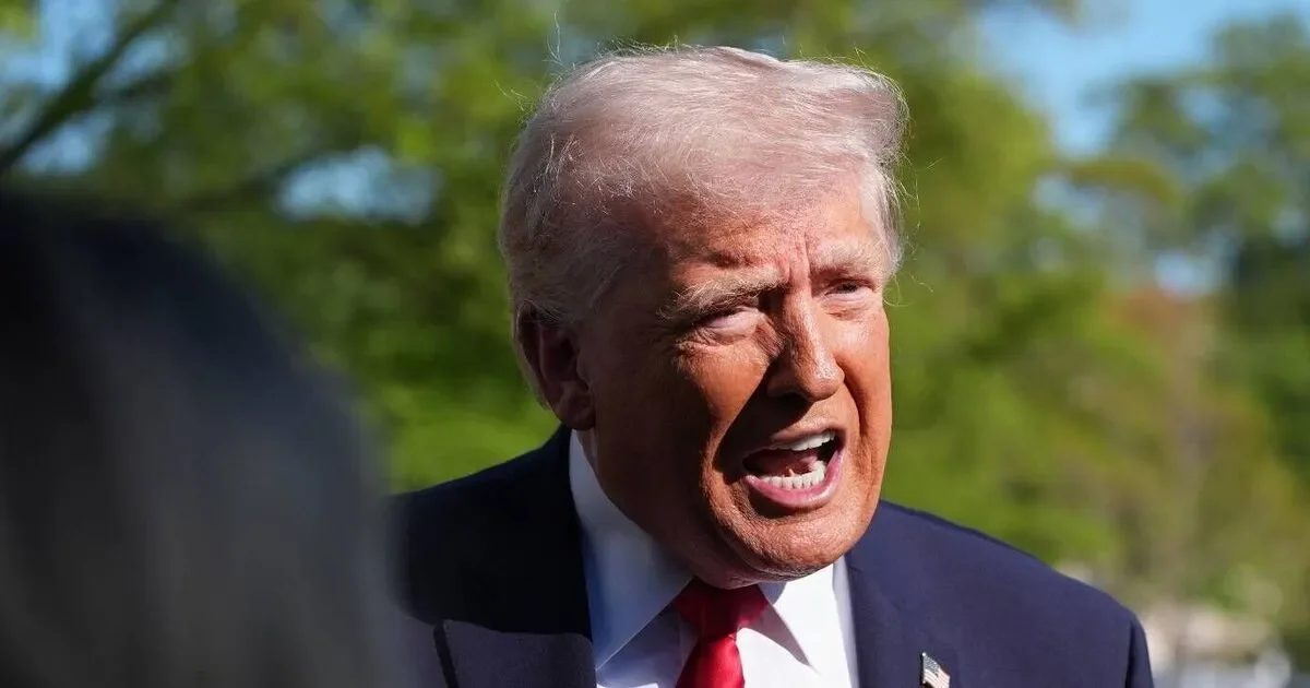 'He's a Disgrace': Trump Sparks Fury After Calling Another Female Reporter 'Dumb' for Questioning Ballroom Renovation Fund - 2