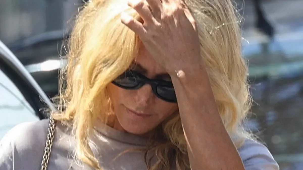 The Kyle and Jackie O show is OFFICIALLY over for good: KIIS bosses issue damning court message to Kyle Sandilands as he demands to be put back on air: 'Hopeless' - 4