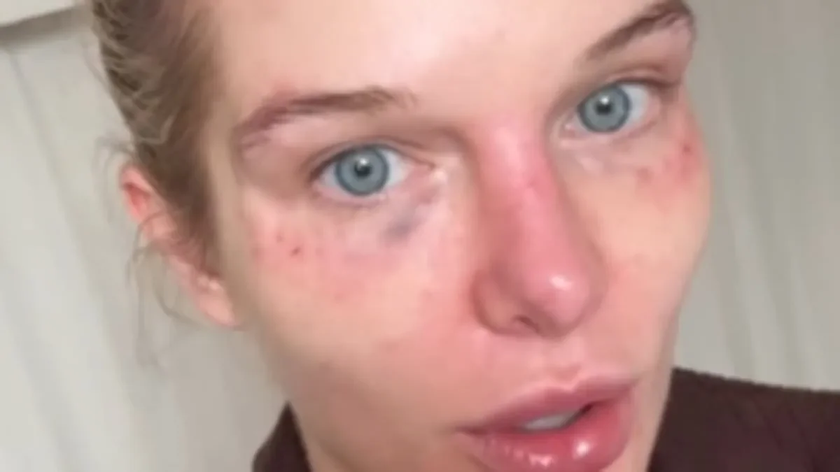 Make-up free Helen Flanagan opts for a laid back look as she departs the theatre in Bolton amid bitter co-parenting row with ex Scott Sinclair - 4