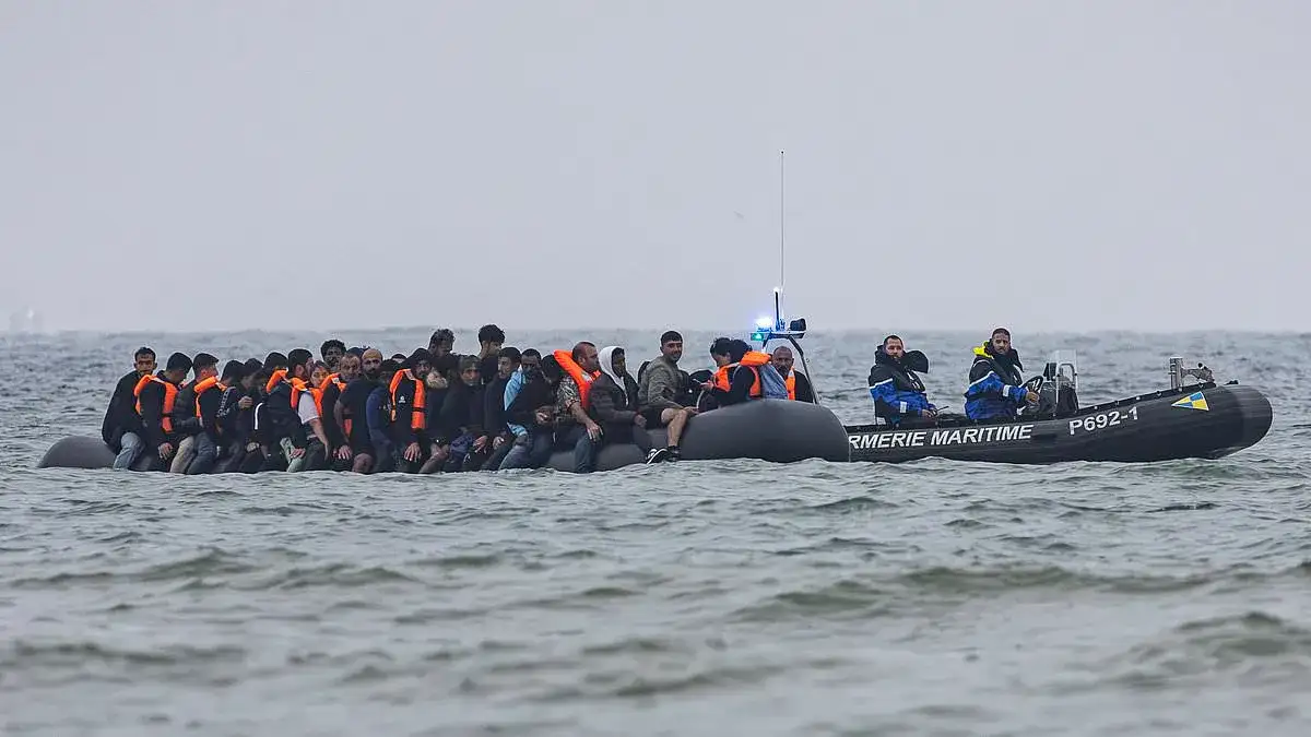 Two women die while trying to cross Channel in small boat - 1