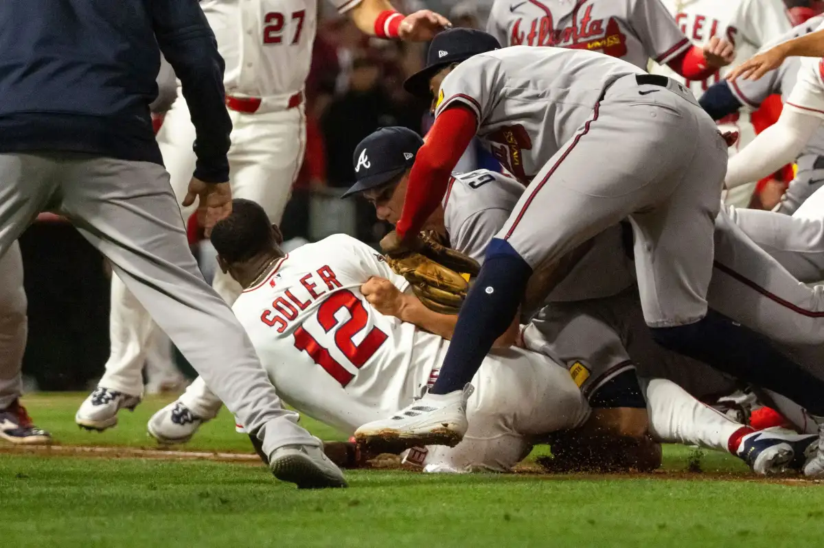 Brawl breaks out in Braves-Angels game with ex-teammates ejected for fighting - 3