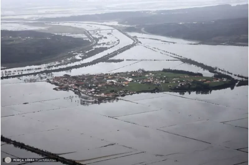 Calls to postpone presidential election as Storm Leonardo lashes Portugal and Spain - 3