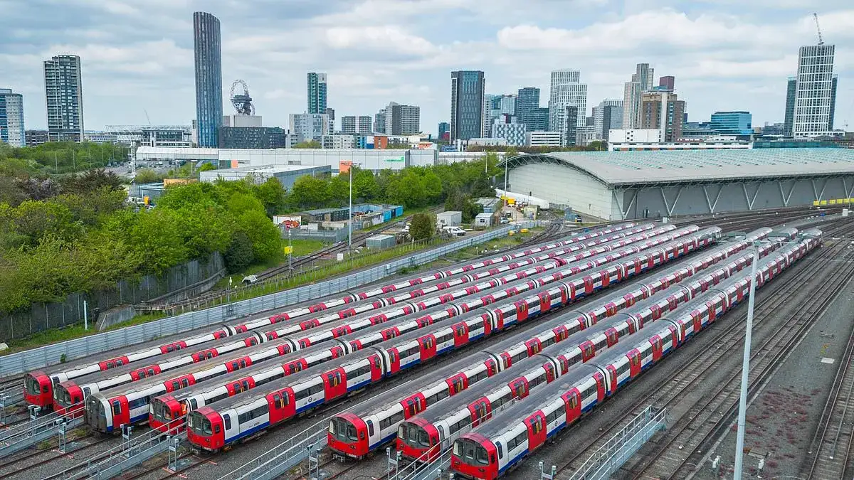 Tube strike LIVE: Morning rush-hour chaos as walkout causes severe disruption across the London Underground - 1