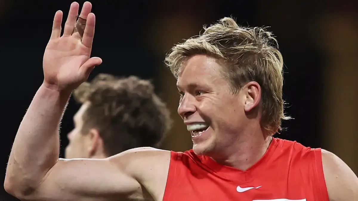 AFL Saturday LIVE: Swans chase top spot against Kangaroos, as Pendlebury prepares to equal the AFL’s games record - 1