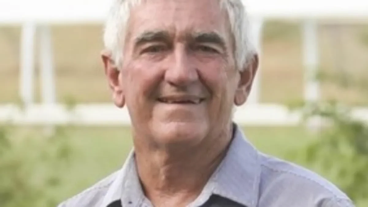 Veteran trainer dies after being kicked by beloved horse at Scone race carnival - 1