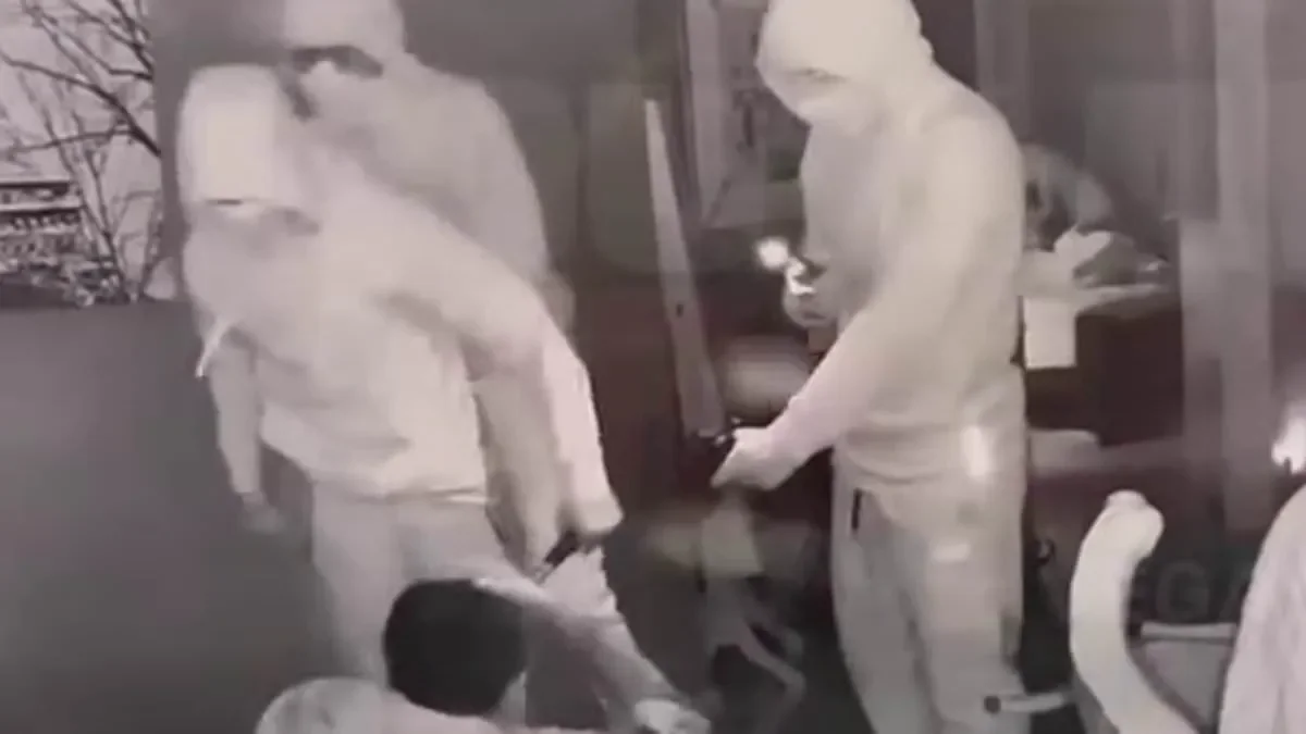 Chilling footage of men who broke into Molendinar home and shot resident - 2