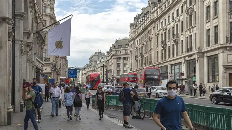 Chief Rabbi says attacks 'gathering momentum' after new synagogue arson attempt - 1