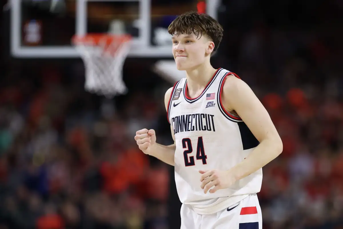Mullins, projected 1st-round pick, to stay at UConn - 1