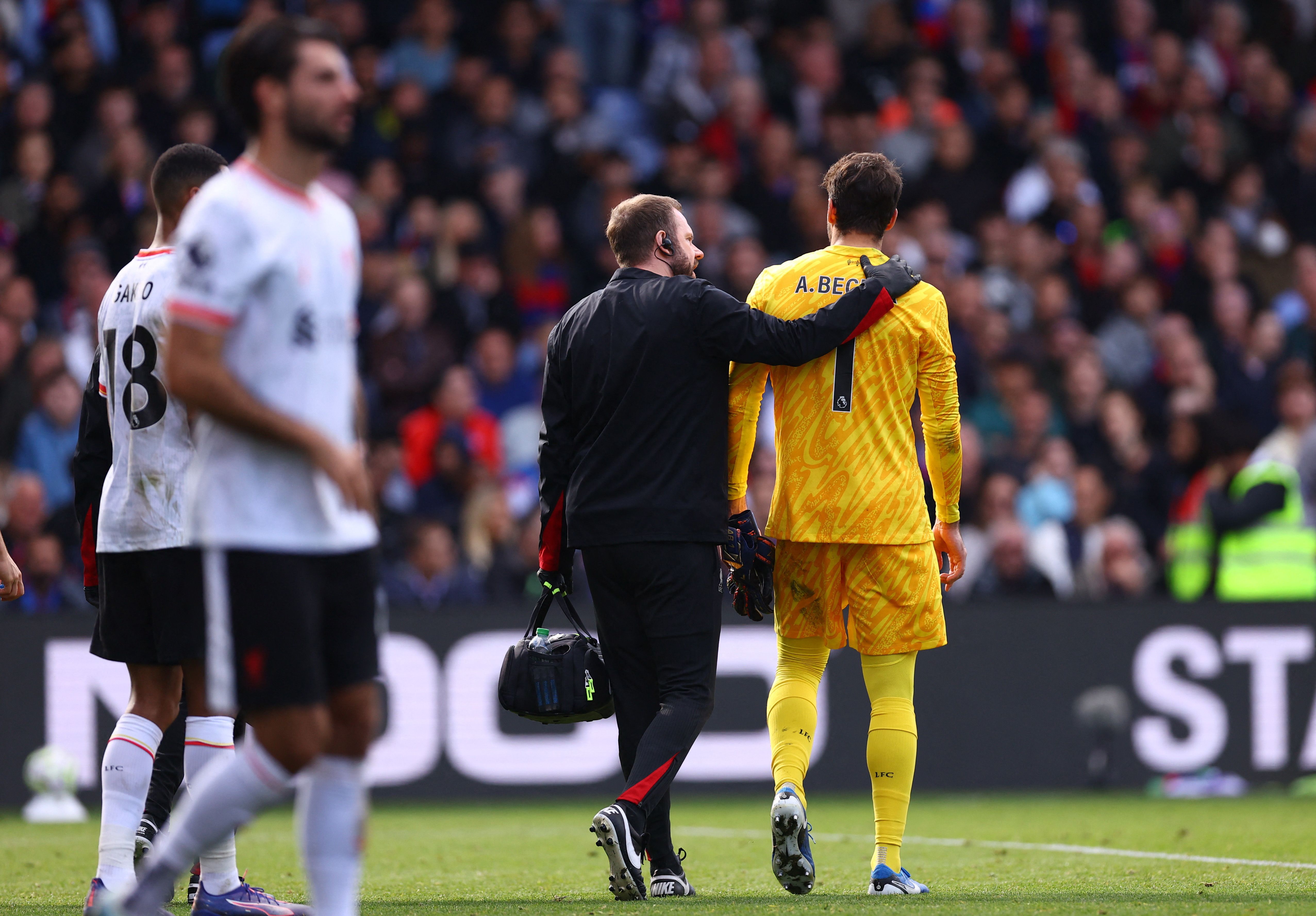 Arne Slot delivers Liverpool hammer blow as extent of Alisson injury emerges - 3
