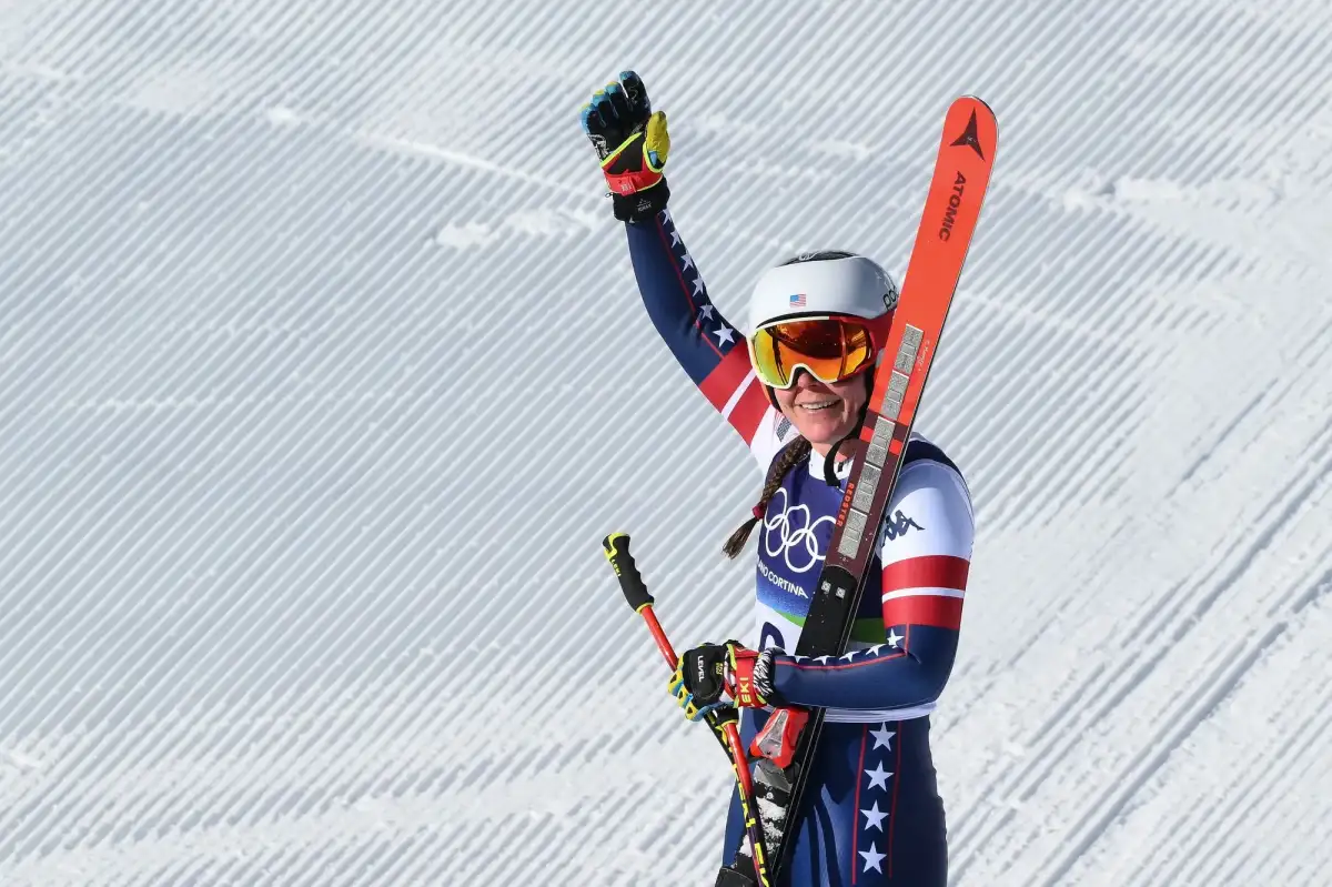 Lindsey Vonn airlifted to hospital after crashing out of Olympic downhill race - 4
