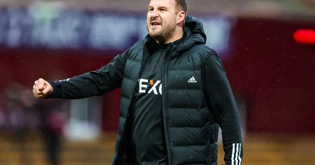 Leven eager to reward 'exceptional' Dons support - 4