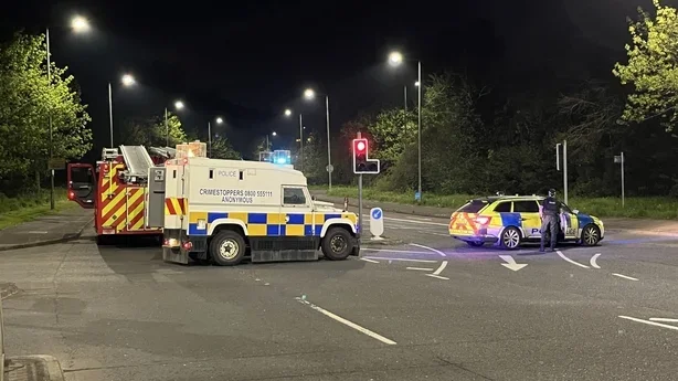 New IRA suspected over car explosion outside Belfast police station - 2