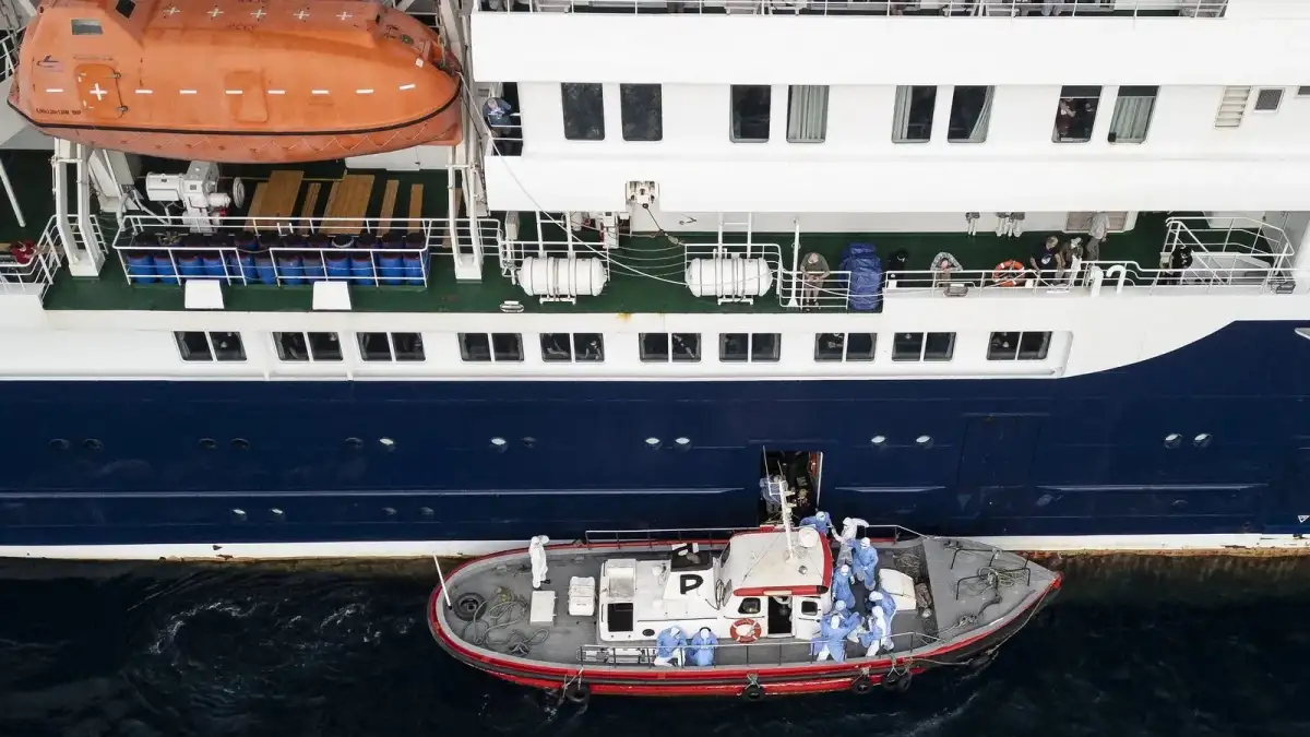 Inside the military-style Tenerife operation to get passengers off the hantavirus cruise ship - 2