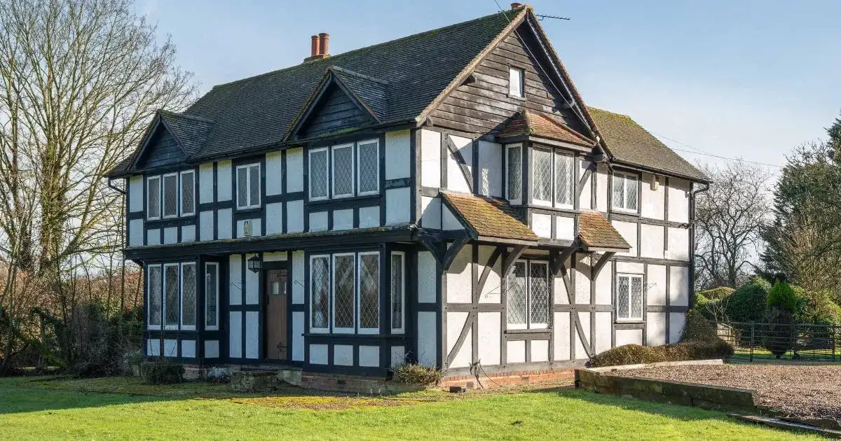 Inside Pink Floyd guitarist's £1 million countryside house as it hits the market - 4