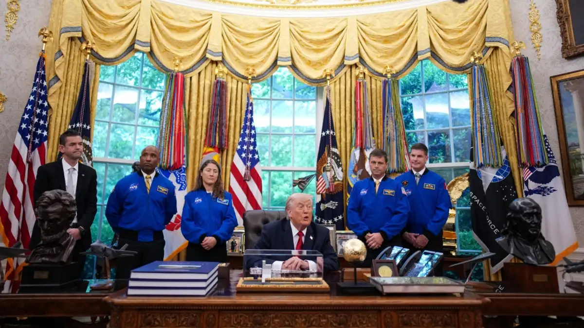 ‘A Lot of Rocket’: Trump Celebrates Artemis II Astronauts at the White House - 1