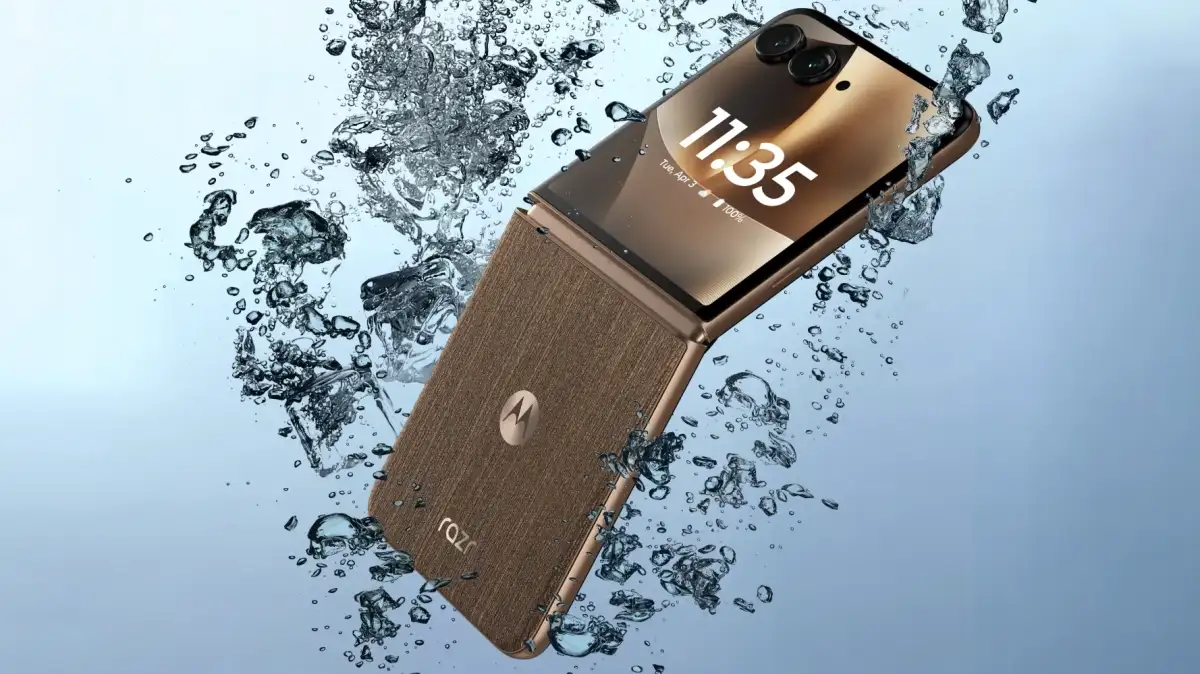 The Razr Ultra 2026 is everything a flip phone should be, but I’m not paying $1,500 for it - 3