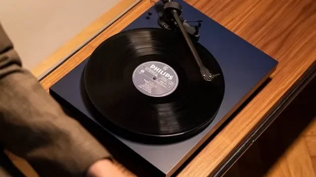 Urgent warning to music lovers over FAKE records: Criminals are selling counterfeit vinyl for thousands - so, would you be able to spot a dupe? - 3