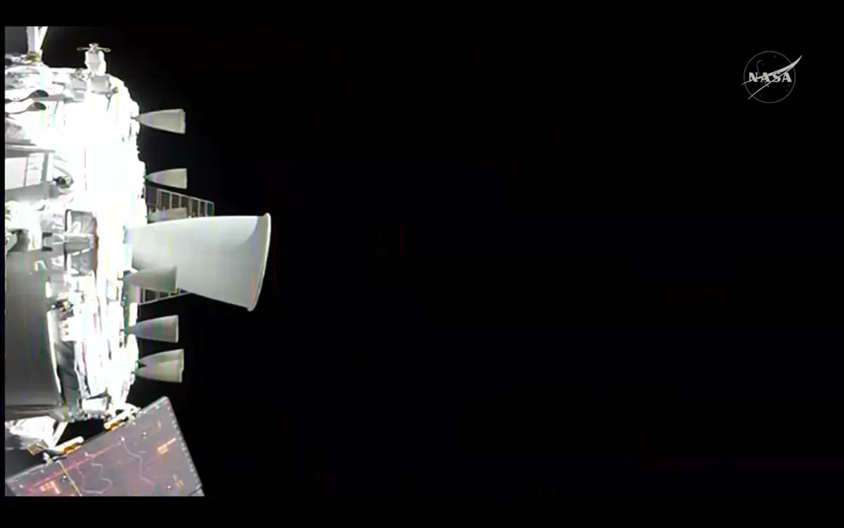 Live Updates: Artemis II Astronauts Fly Away From Earth Toward the Moon - 3