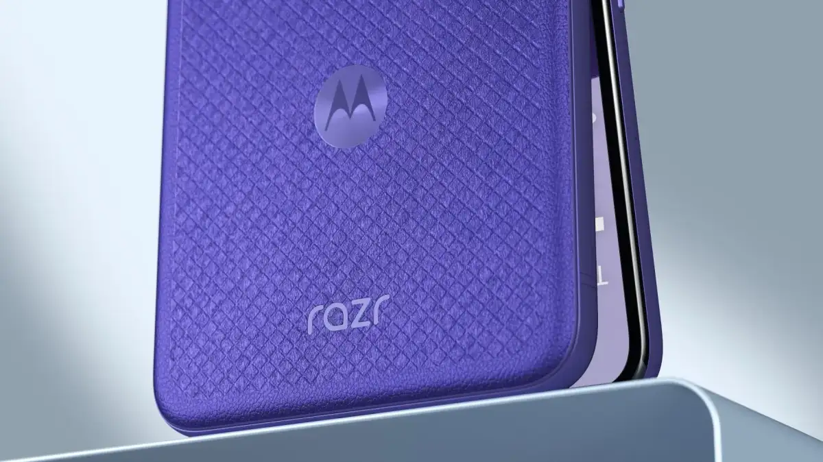 The Razr Ultra 2026 is everything a flip phone should be, but I’m not paying $1,500 for it - 1