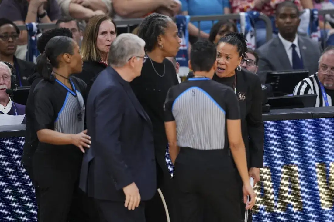 Auriemma on spat with Staley: 'Just feel dumb' - 1