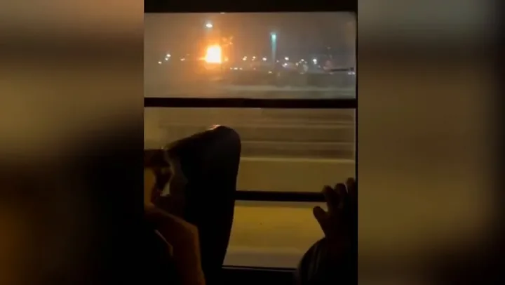 Euronews journalist reports Emirates flight to Dubai held at Heathrow during UAE air strikes - 4