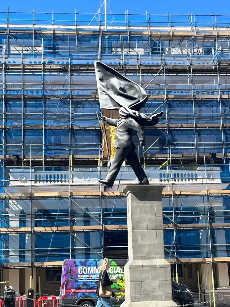 Is this London's latest Banksy? Mystery statue of man blinded by flag sparks speculation - 1