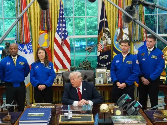 ‘A Lot of Rocket’: Trump Celebrates Artemis II Astronauts at the White House - 4