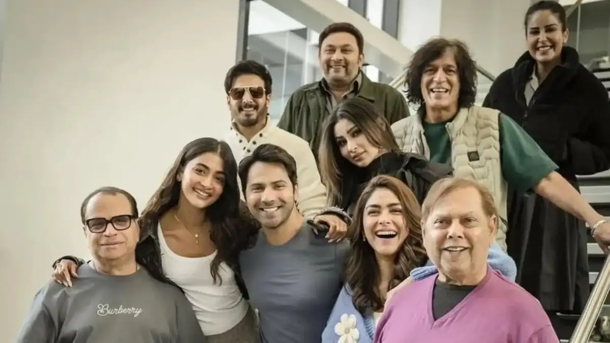 Hai Jawani Toh Ishq Hona Hai First look: Varun Dhawan is caught in a double love twist with Pooja Hedge and Mrunal Thakur - 2